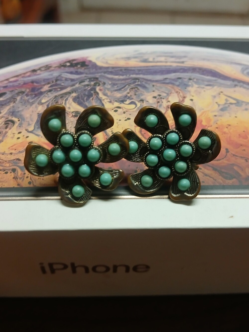 Cute 1950'S CLIP ON SILVERTONE EARRINGS.